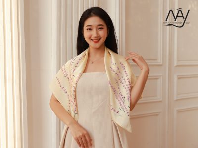 khăn lụa cao cấp vẽ tay hoa lavender màu be 8585