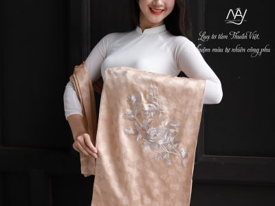 lụa việt nam nhụoom màu tự nhiên thêu hoa mẫu đơn màu hồng da